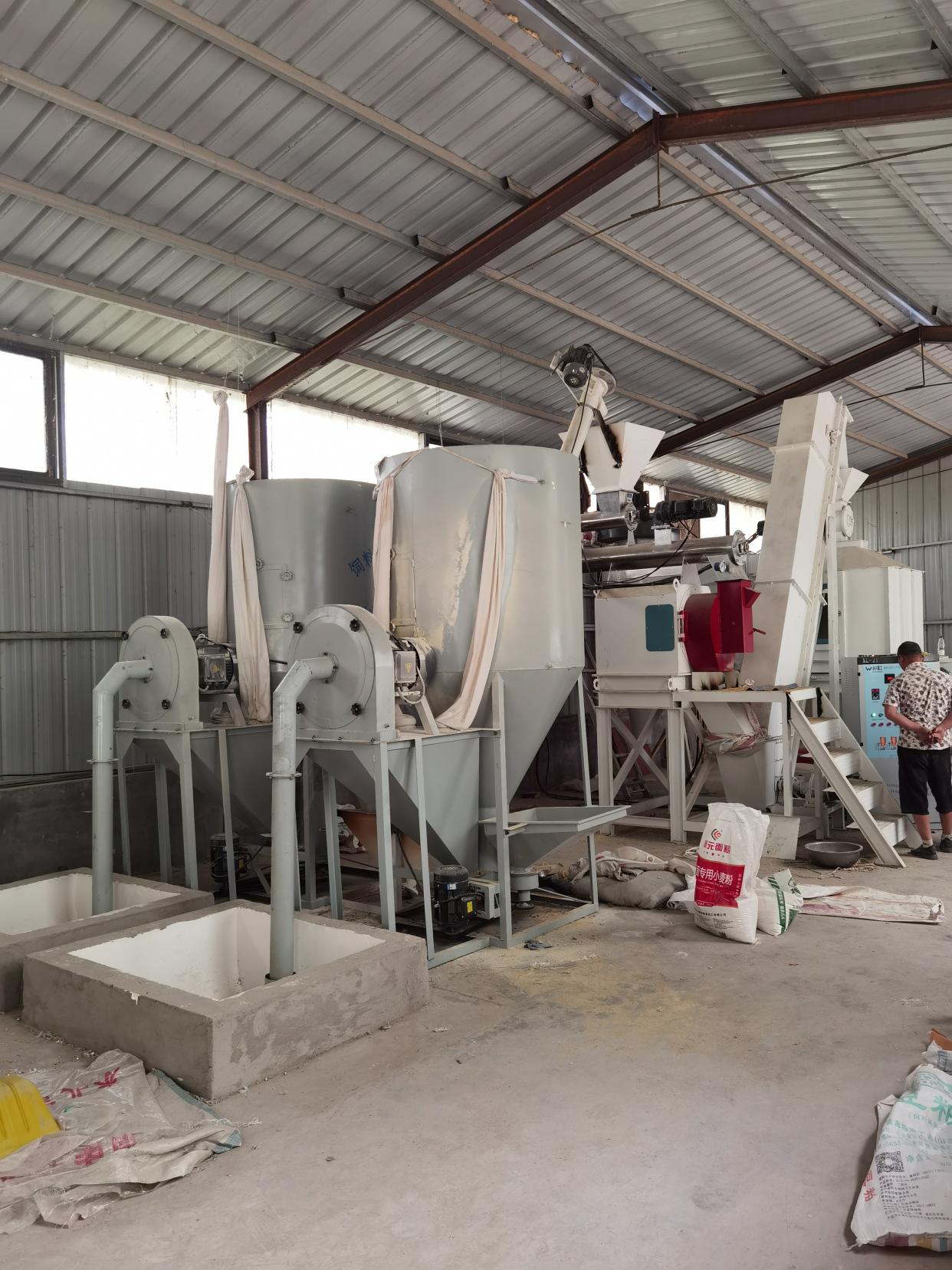 全自動顆粒飼料加工機器設(shè)備 養(yǎng)殖戶的得力助手